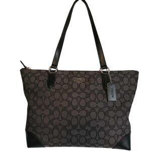 EUC Coach Zip Top Tote in Signature Jacquard Pattern